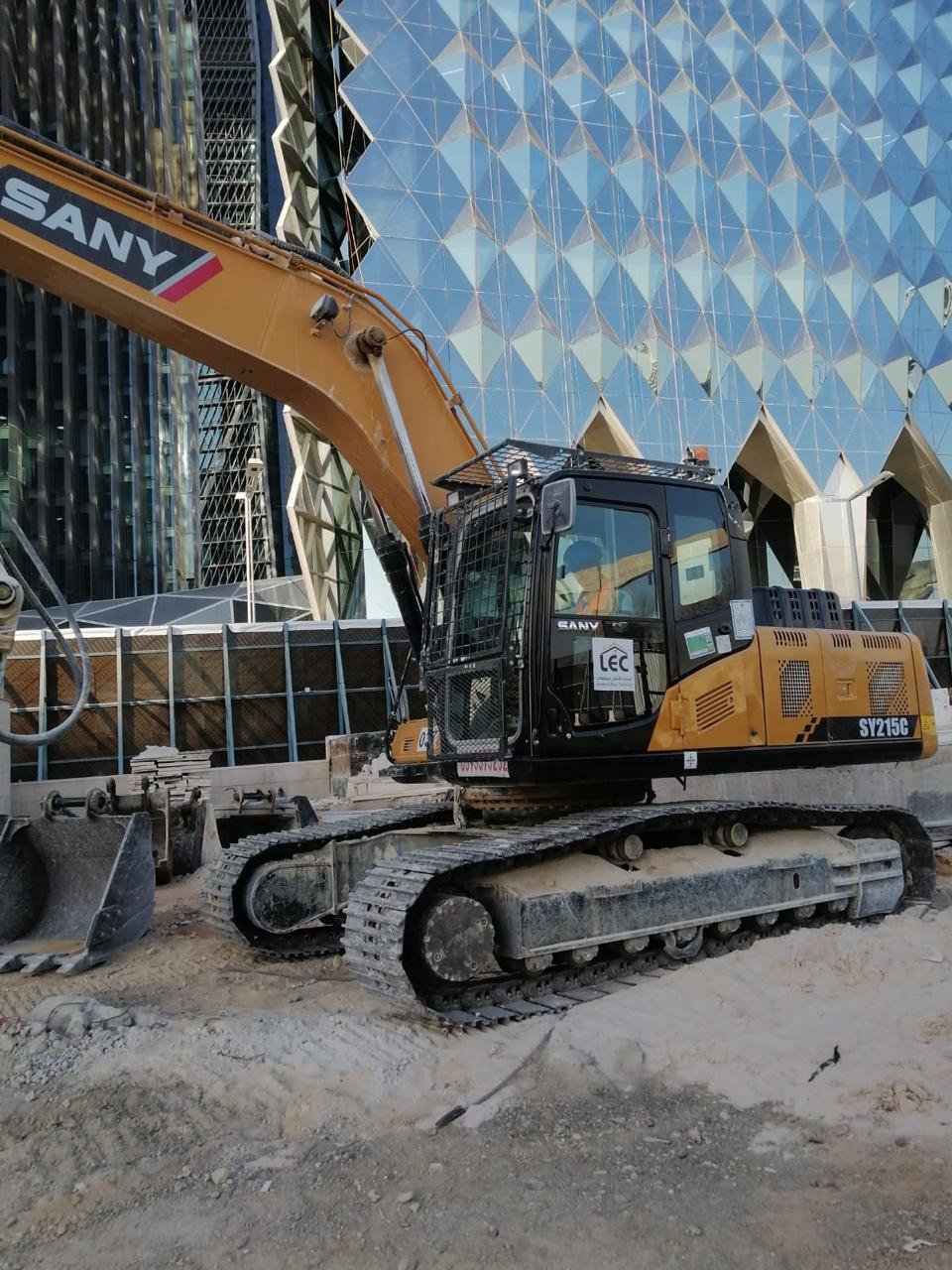 لمسات الإتقان للمقاولات شركة حفر وترحيي وتأجير معدات حفر وترحيل بالرياض